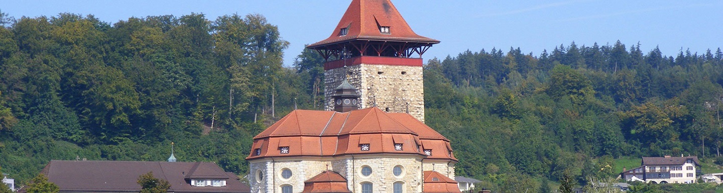 Der Kirchturm der Schlosskirche von Niedergösgen.